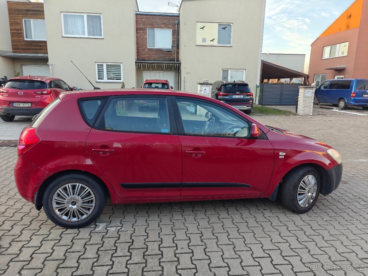 Kia Ceed 2007 1.6 benzín - 2