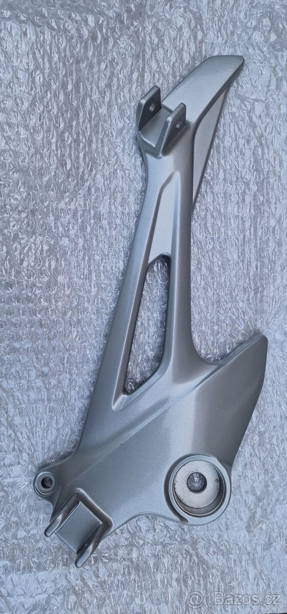 Honda Varadero XL125V držák pravých stupaček - 2