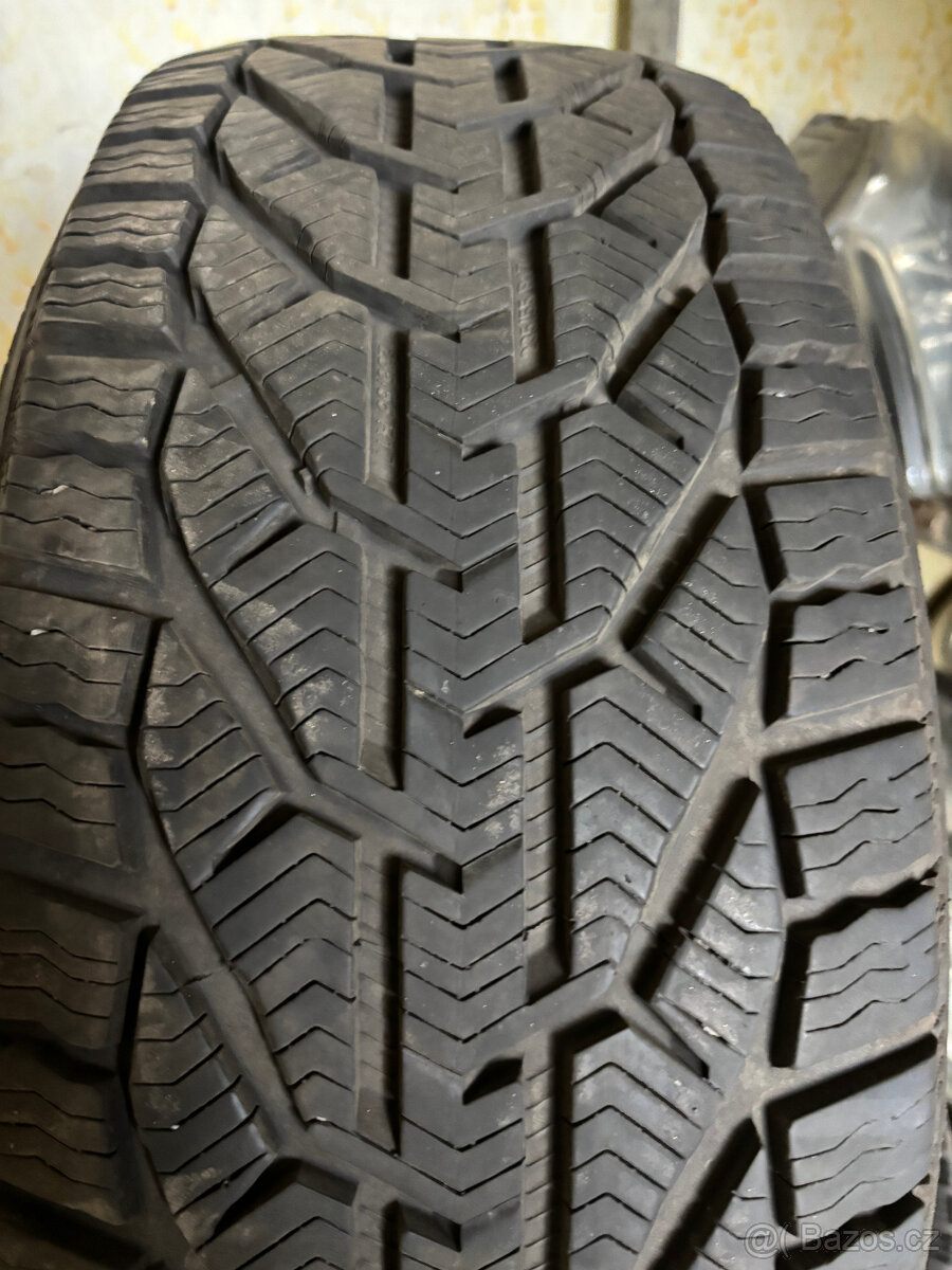 Zimní pneu 235/55 R17 103V dot 4522 - 2