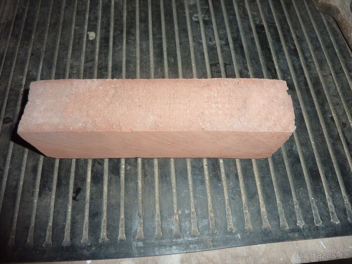 Cihlové ořezy . - 2