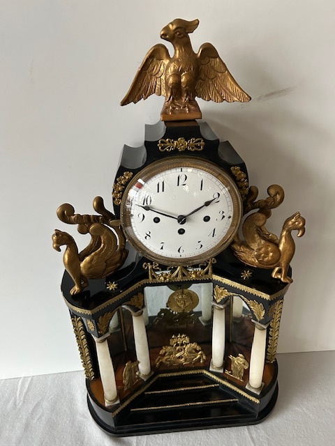 Empírové hodiny - hezký model. - 2