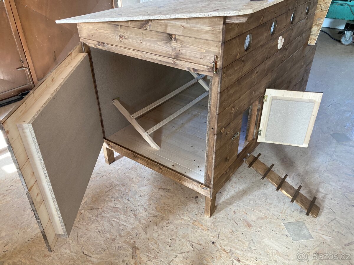 Celozateplený kurník pro 10-12 slepic - 2