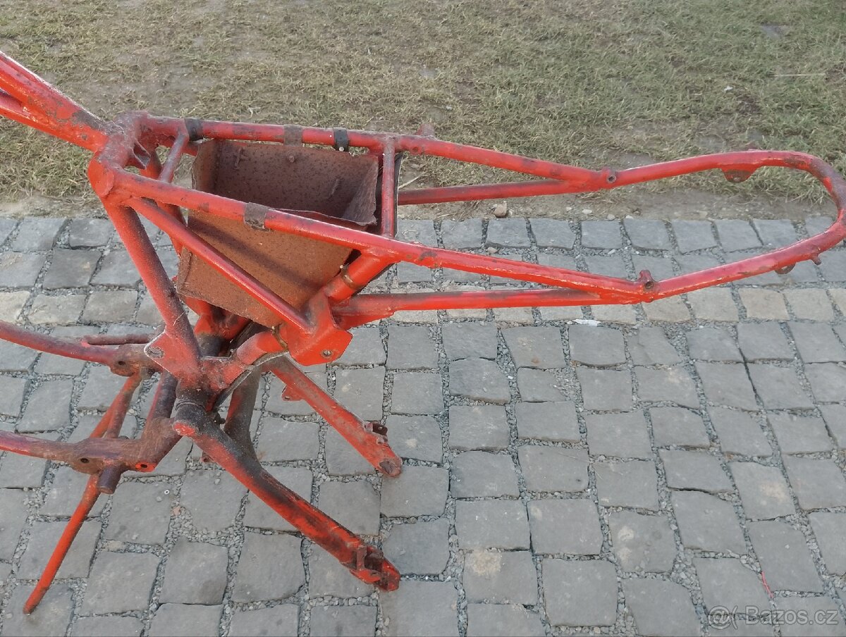 Soutěžní Jawa rám - 2