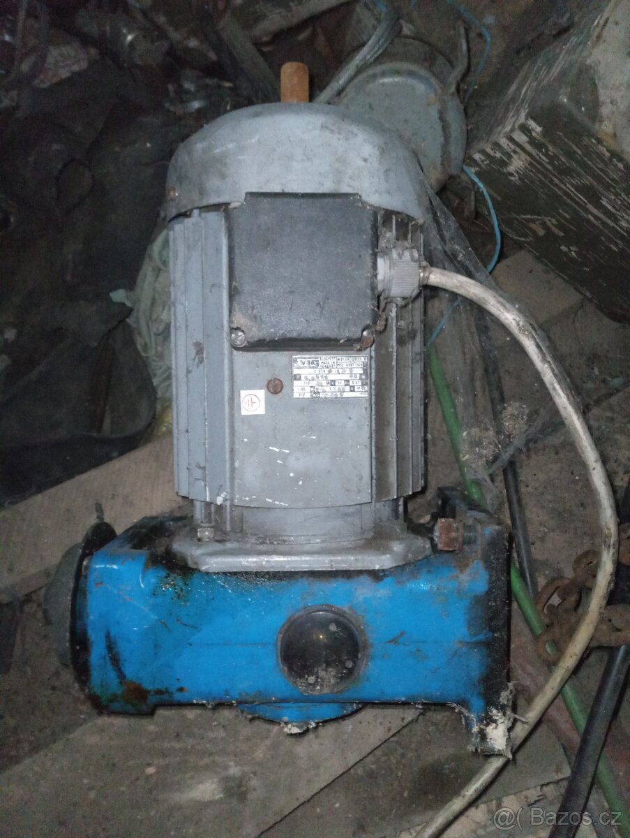 Prodám elektromotor 920 otáček - 2