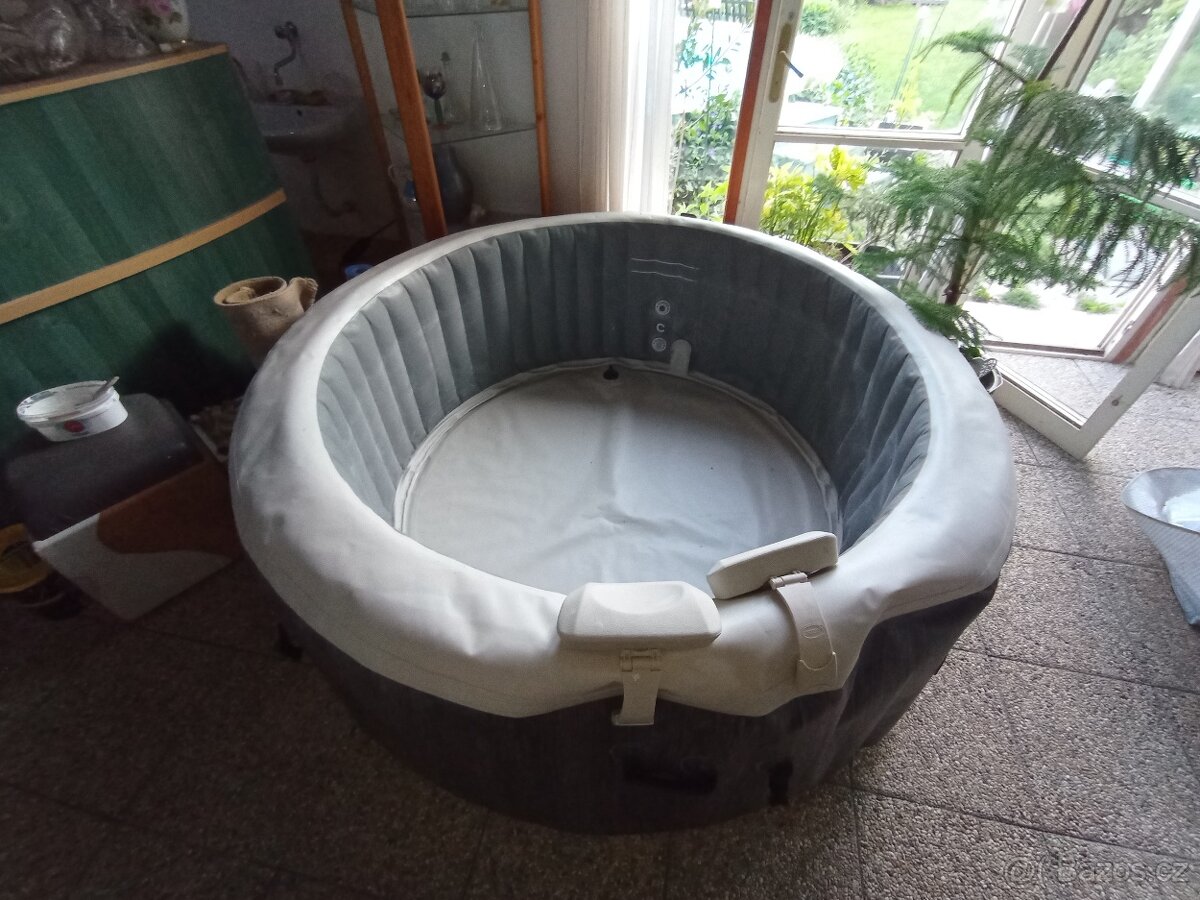 Prodám zcela plně funkční Vířivku. - 2