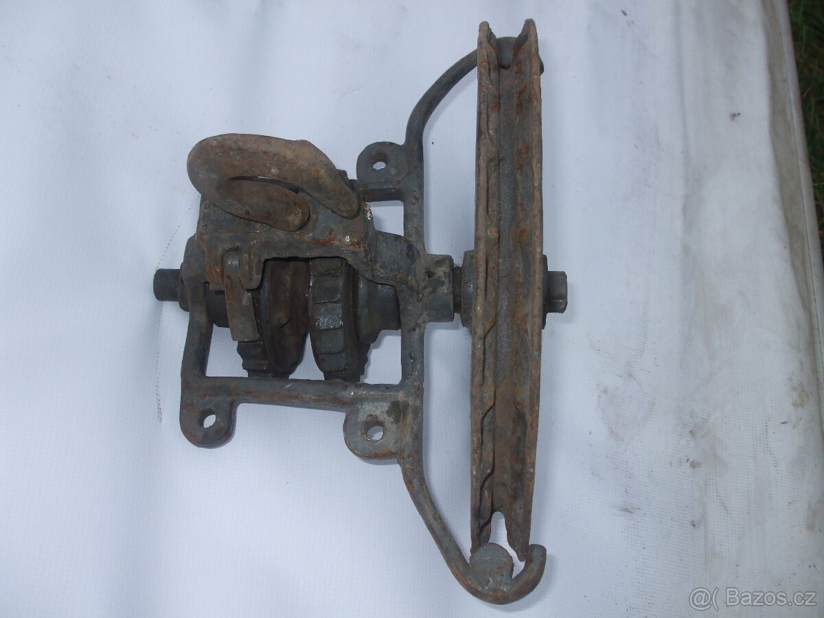 Litinový vrátek KOČKA. - 2