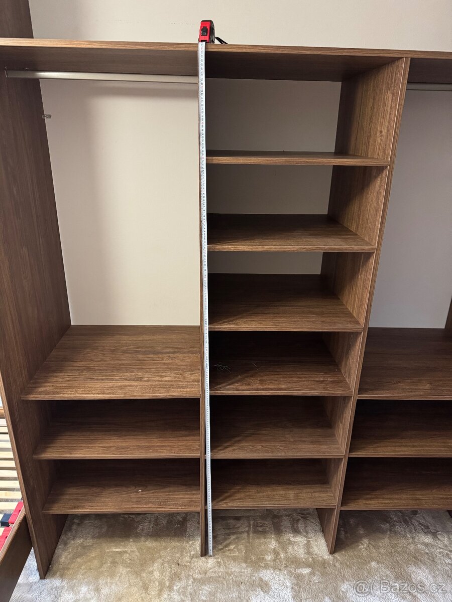 Šatní skříň - 2