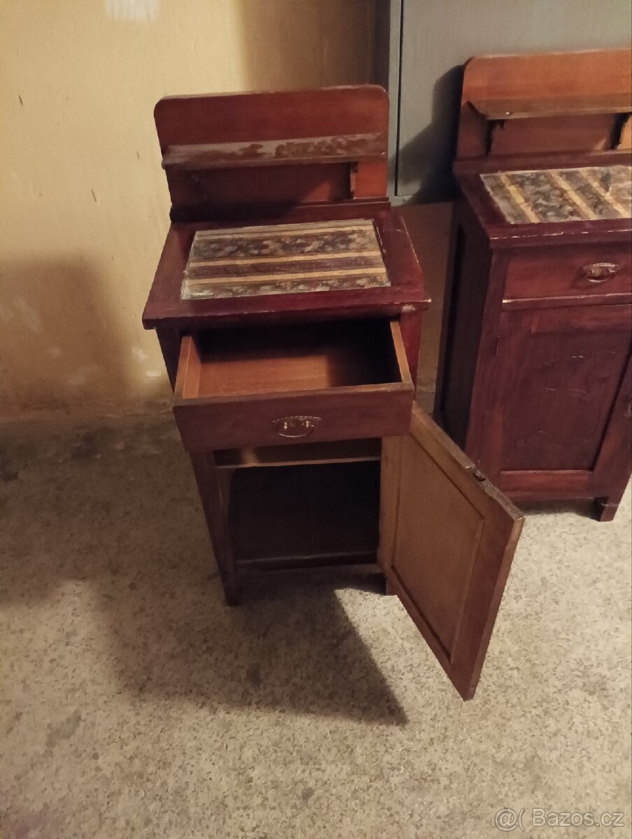 Starožitné noční stolky - 2