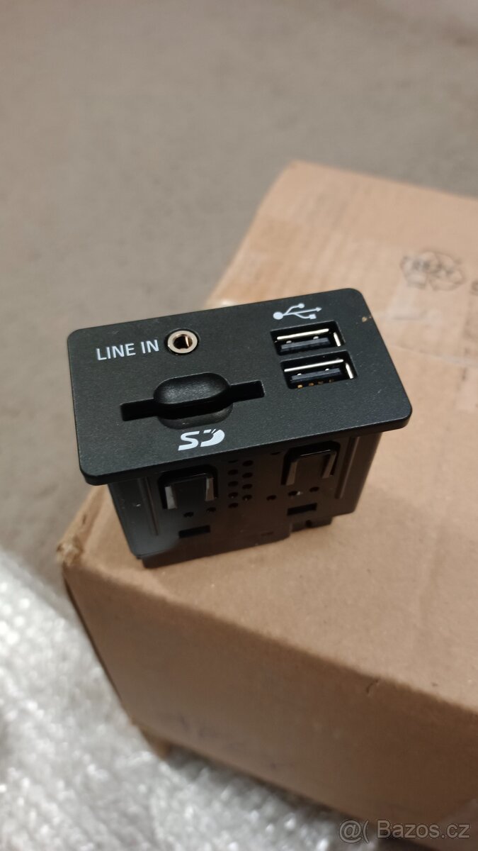 Multimediální systém FORD SYNC 2 + příslušenství - 2