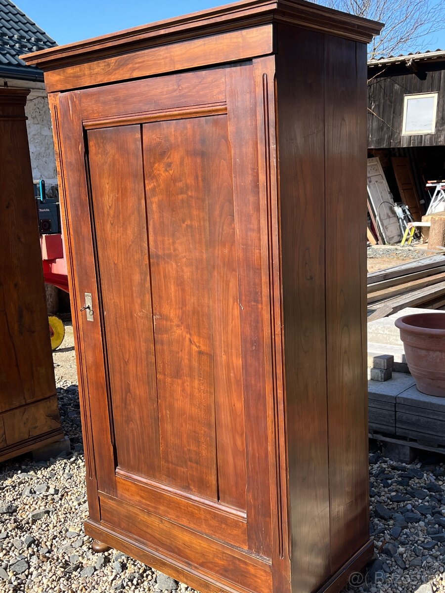 Masivní skříň - AKCE doprava - 2