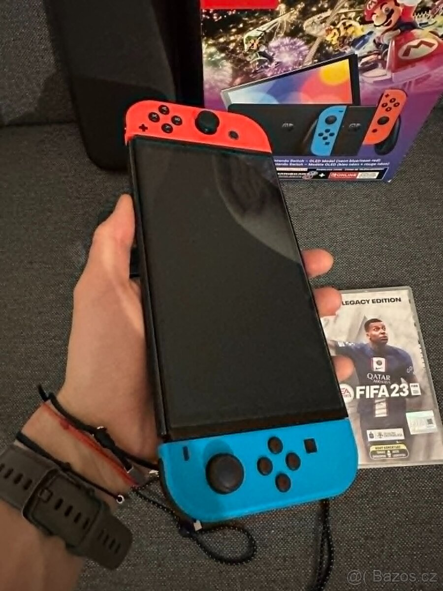 Nintendo switch OLED - krásný stav - 2