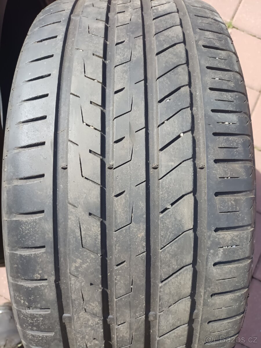 Pneu letní 245/45 R18 100Y - 2