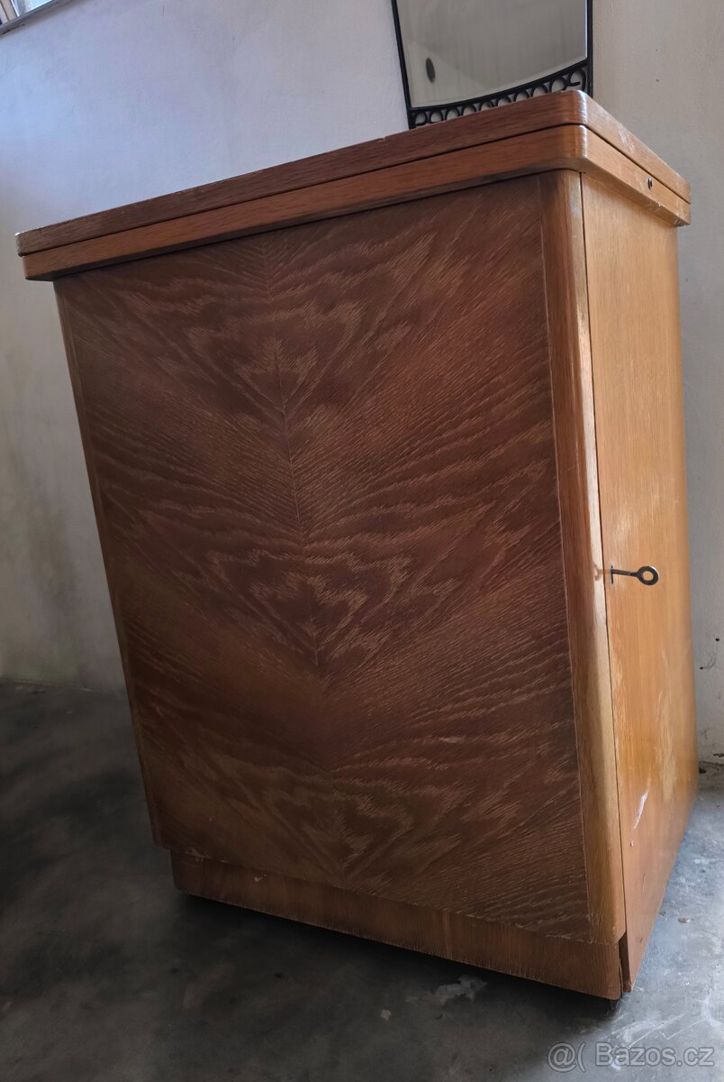 Prodej retro šicího stroje Minerva - 2