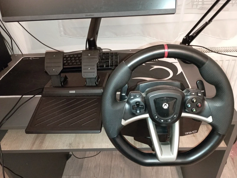 Herní volant k PC včetně pedálů - 2