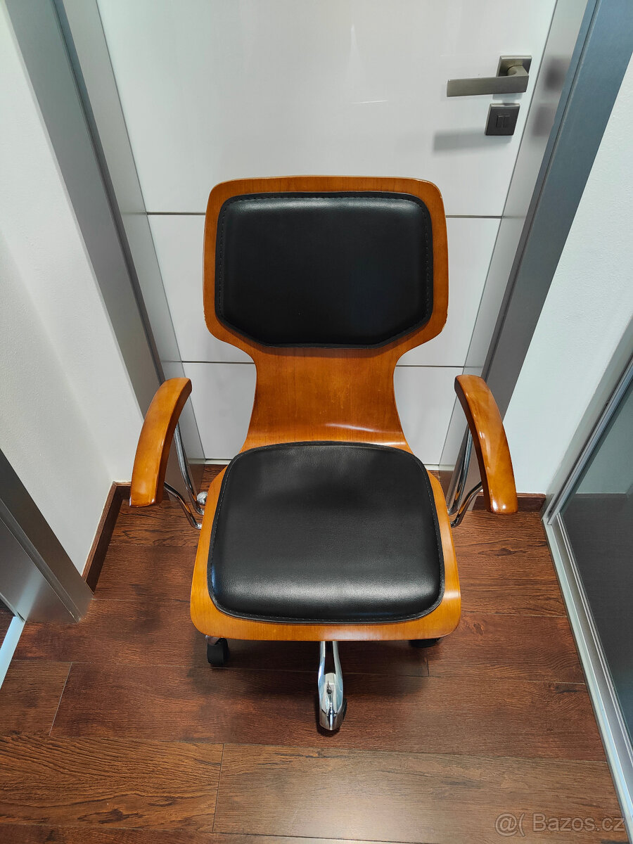 Prodám kancelářskou dřevěnou židli - 2