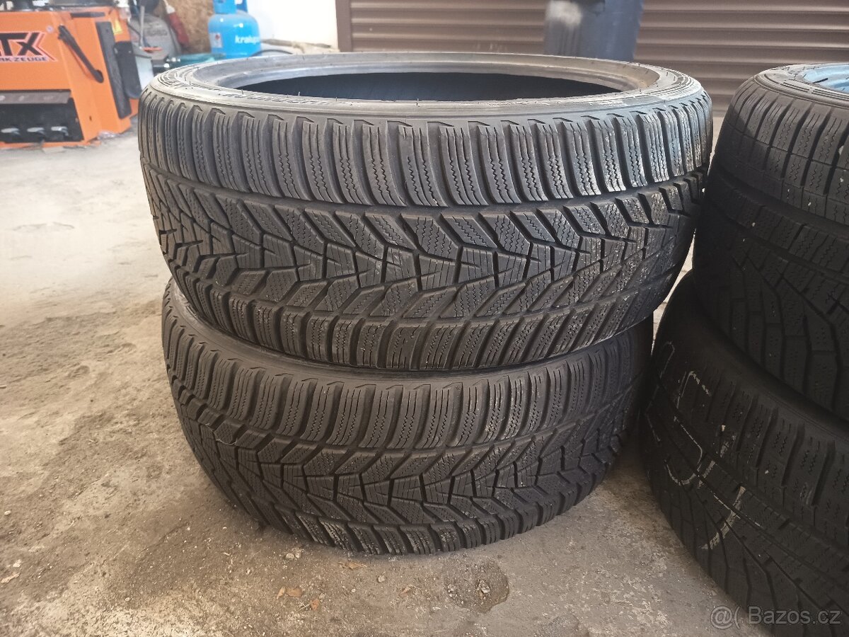 Zimní pneu 235/40 r19 - 2