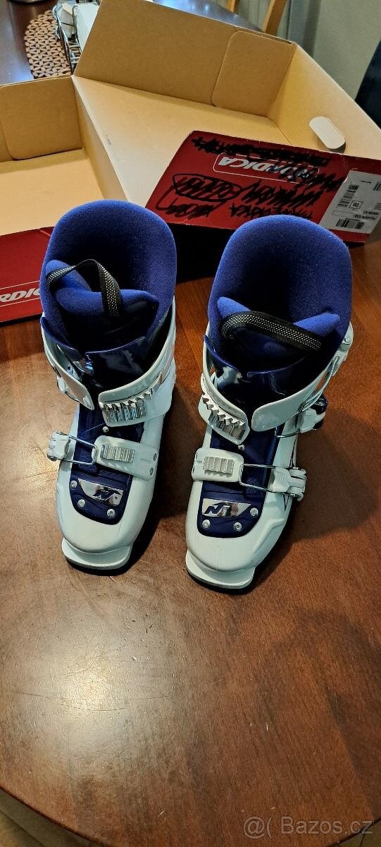 Prodám lyžařské boty Nordica vel. 220 ( EU 35 ) - 2