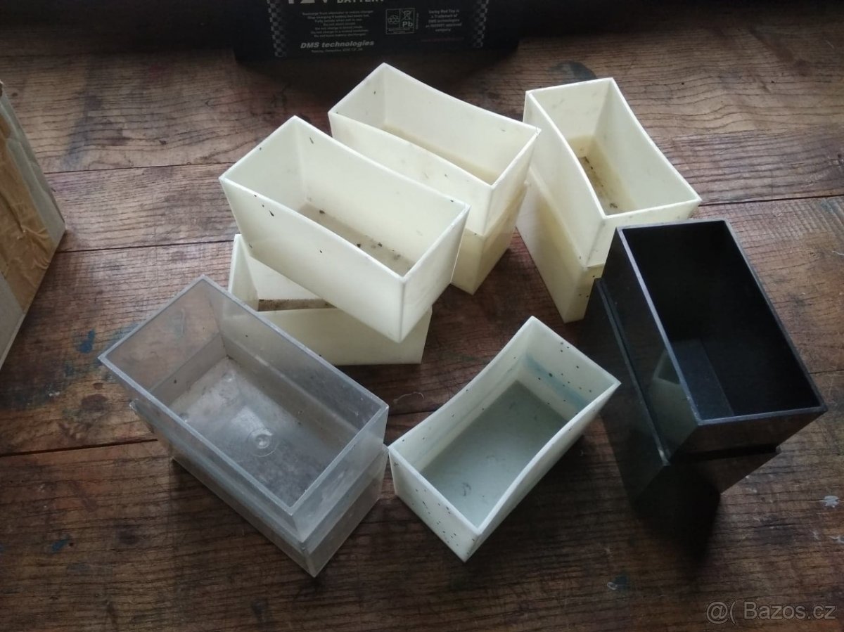 PRODÁM plastové krabičky - 2