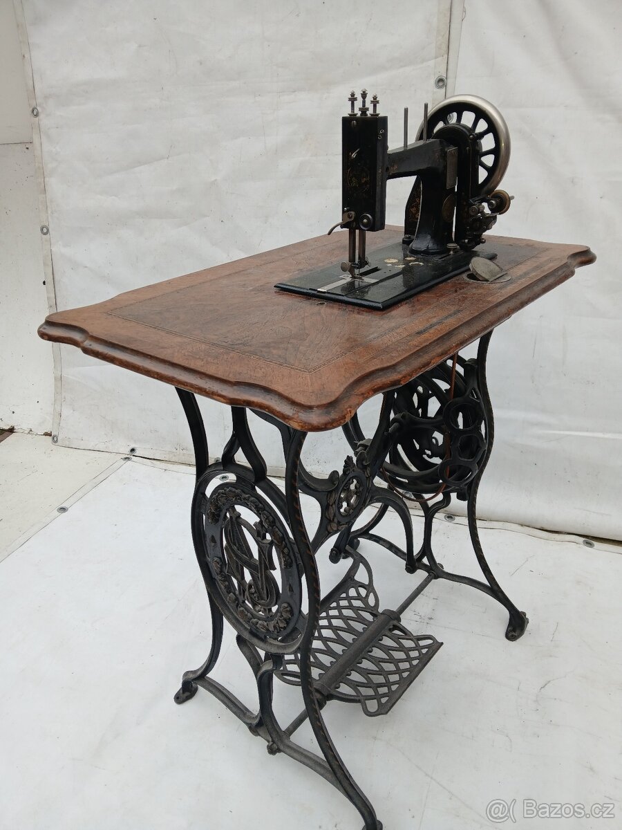 Šicí stroj stary - 2