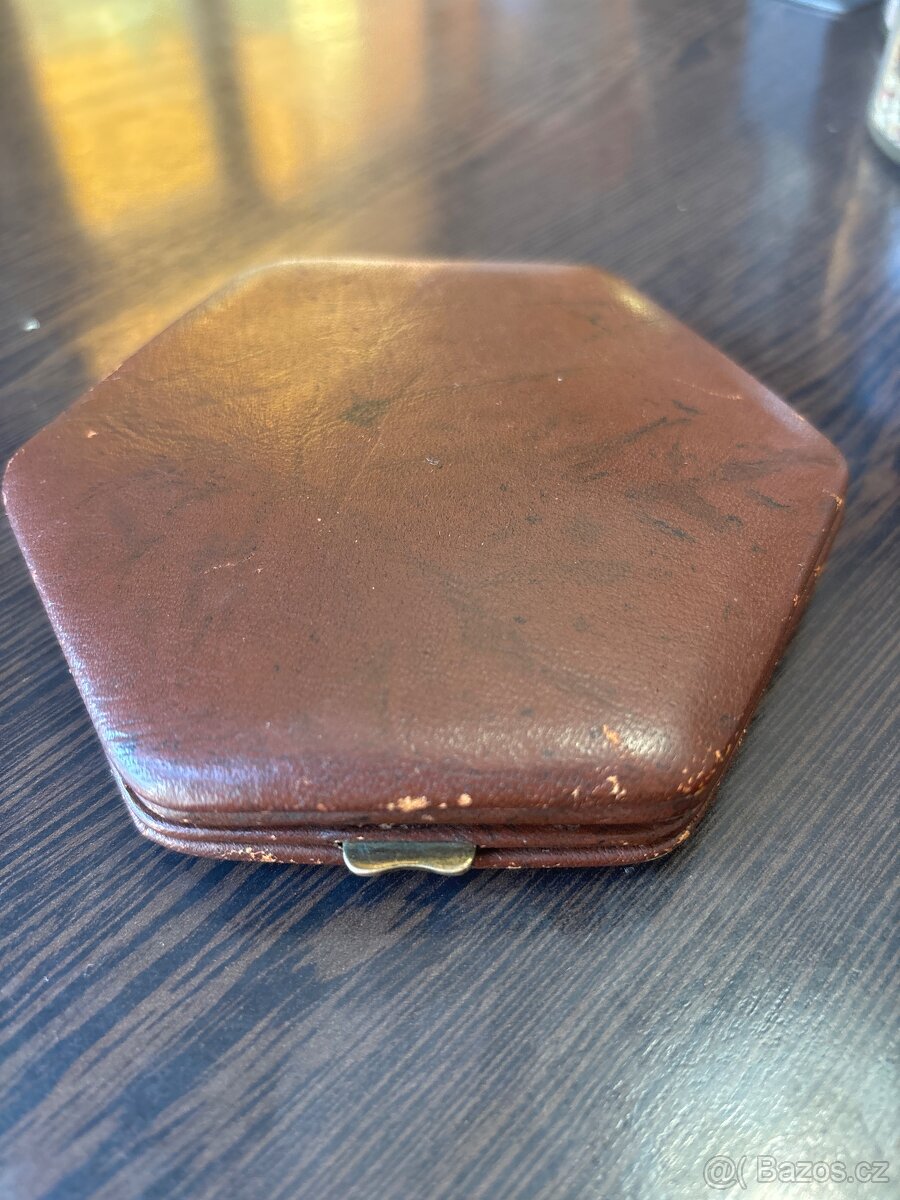 Starý cestovní budík - 2