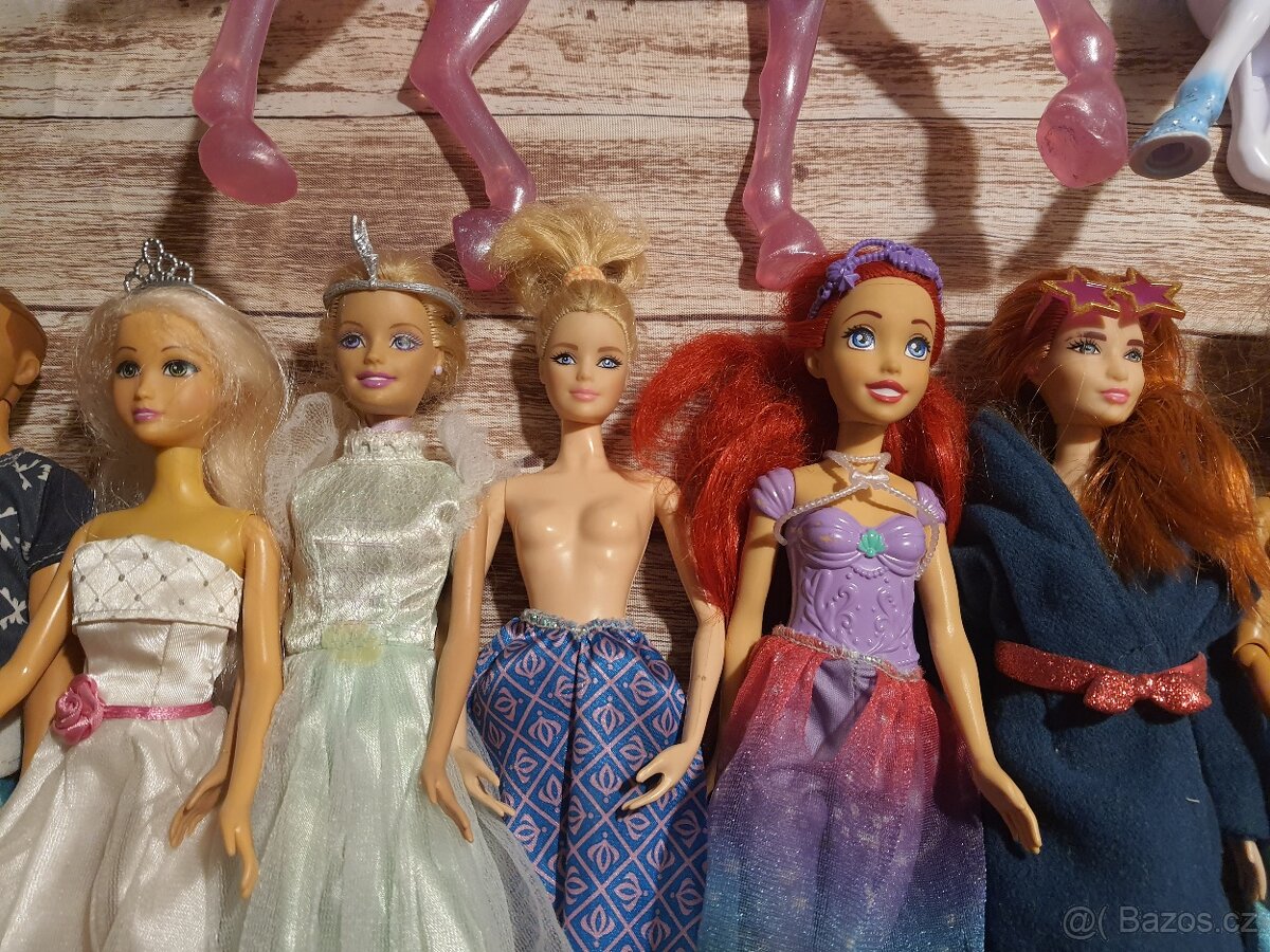 Barbie více panenek - 2