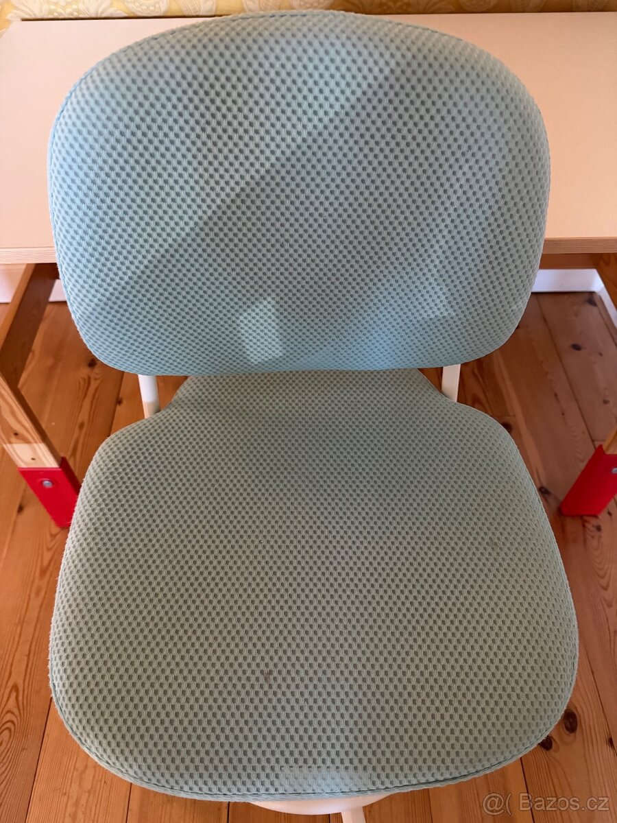 Dětský psací stůl s otočnou židlí Ikea - 2