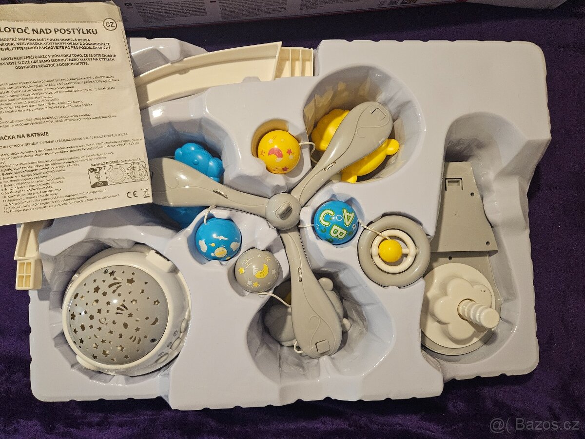 Kolotoč nad postýlku - 2