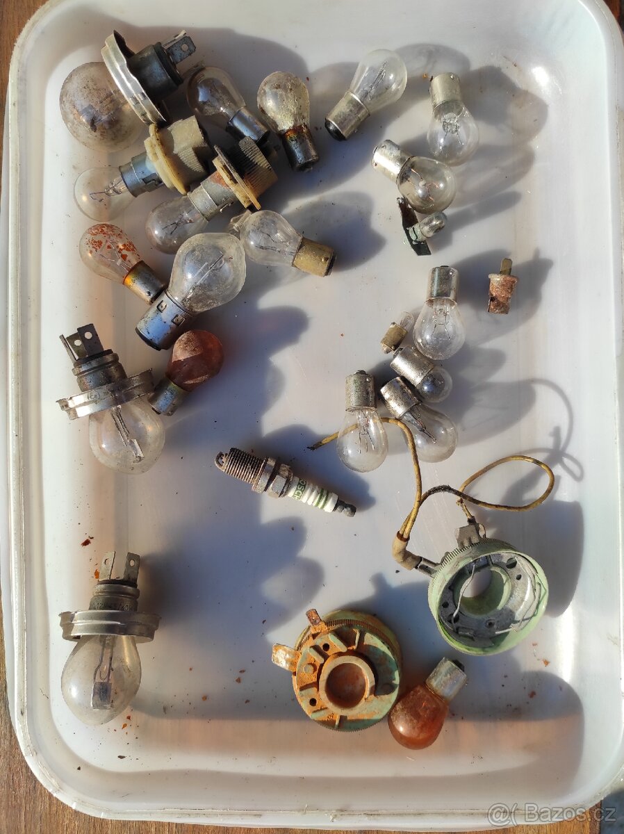 Součástky na škodu 100 - 2