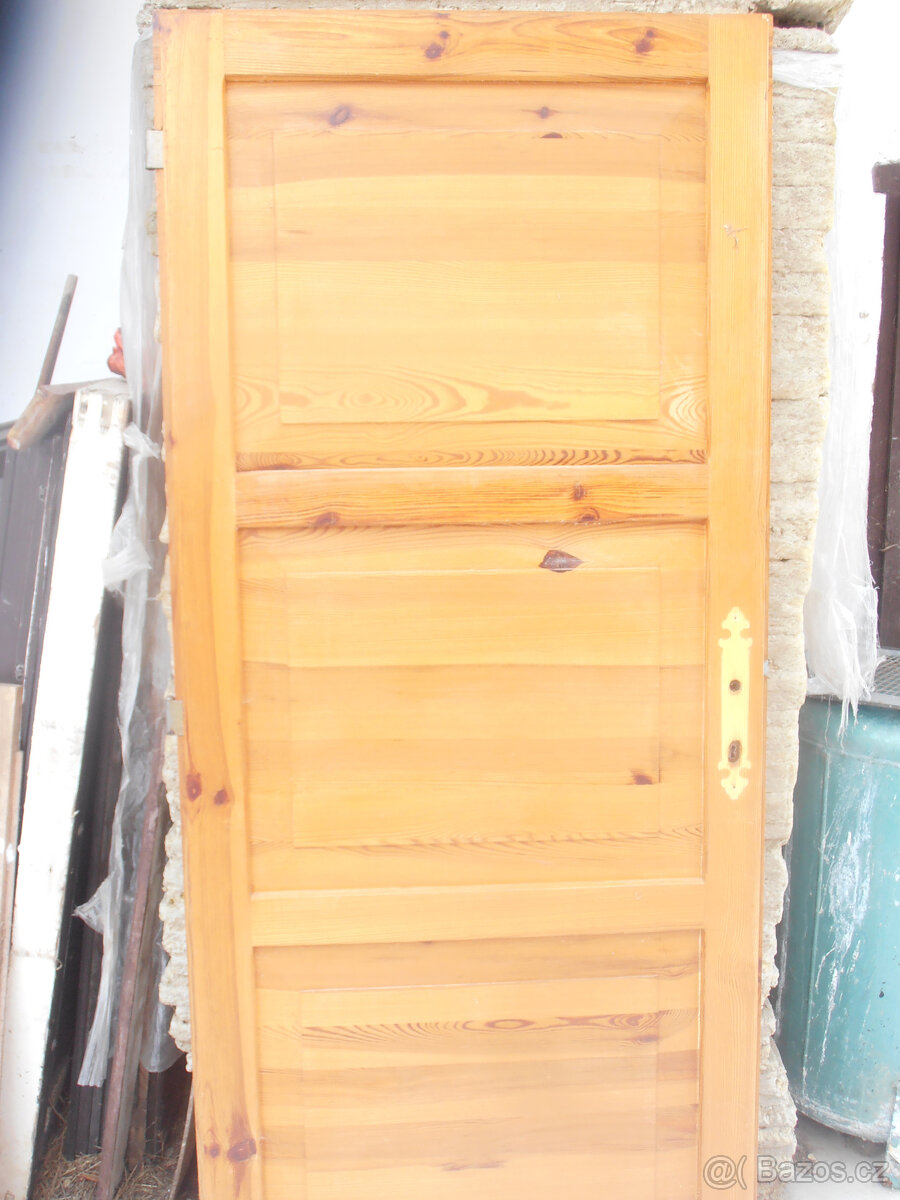 STAROŽITNÉ DVEŘE Z MASÍVU PRAVÉ - 2