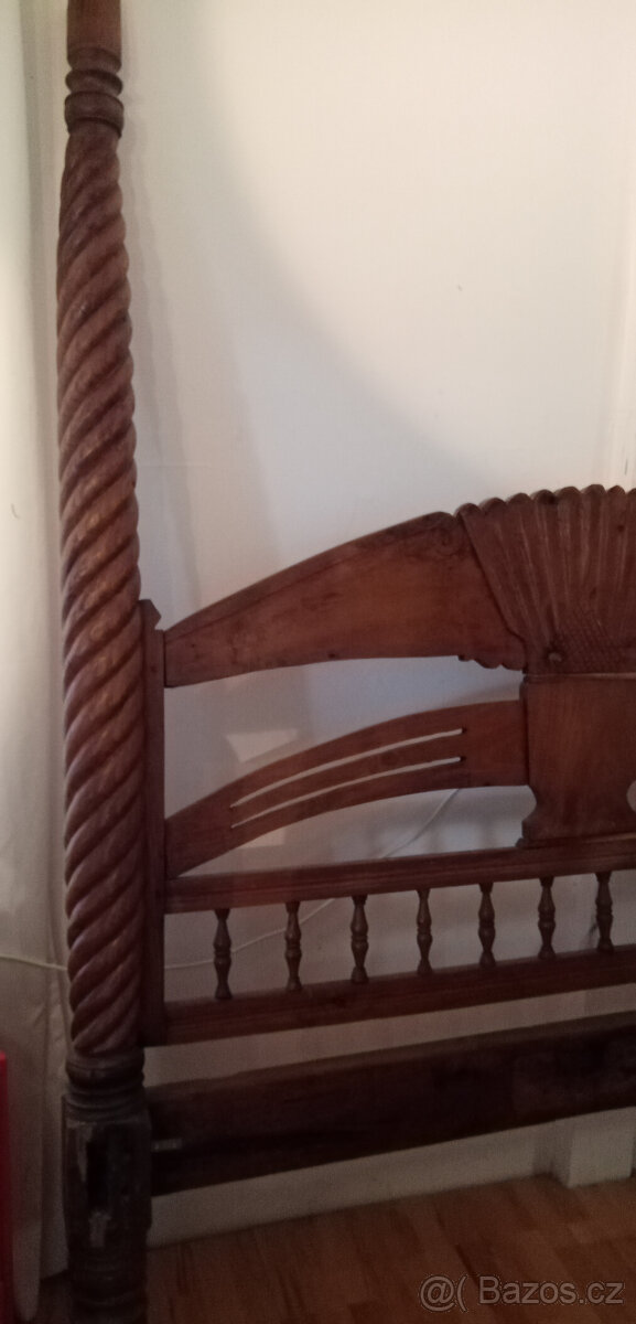 Starožitná masivní postel - 2