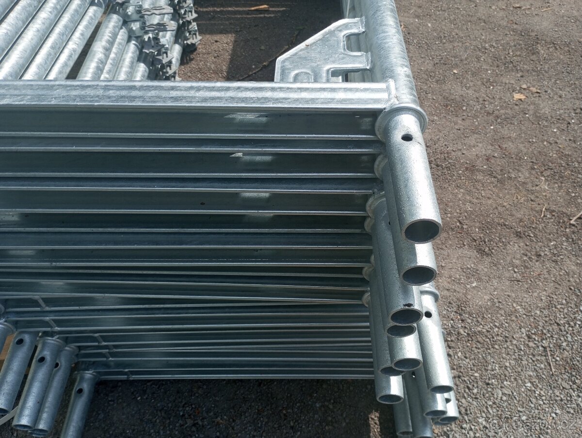 Prodám lešení L73 294m2 (layher,alfix,bauman) - 2