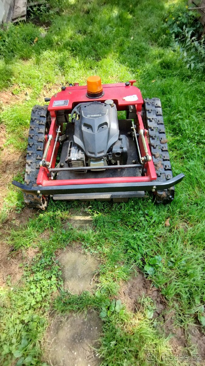 Svahová sekačka na dálkové ovládání. - 2