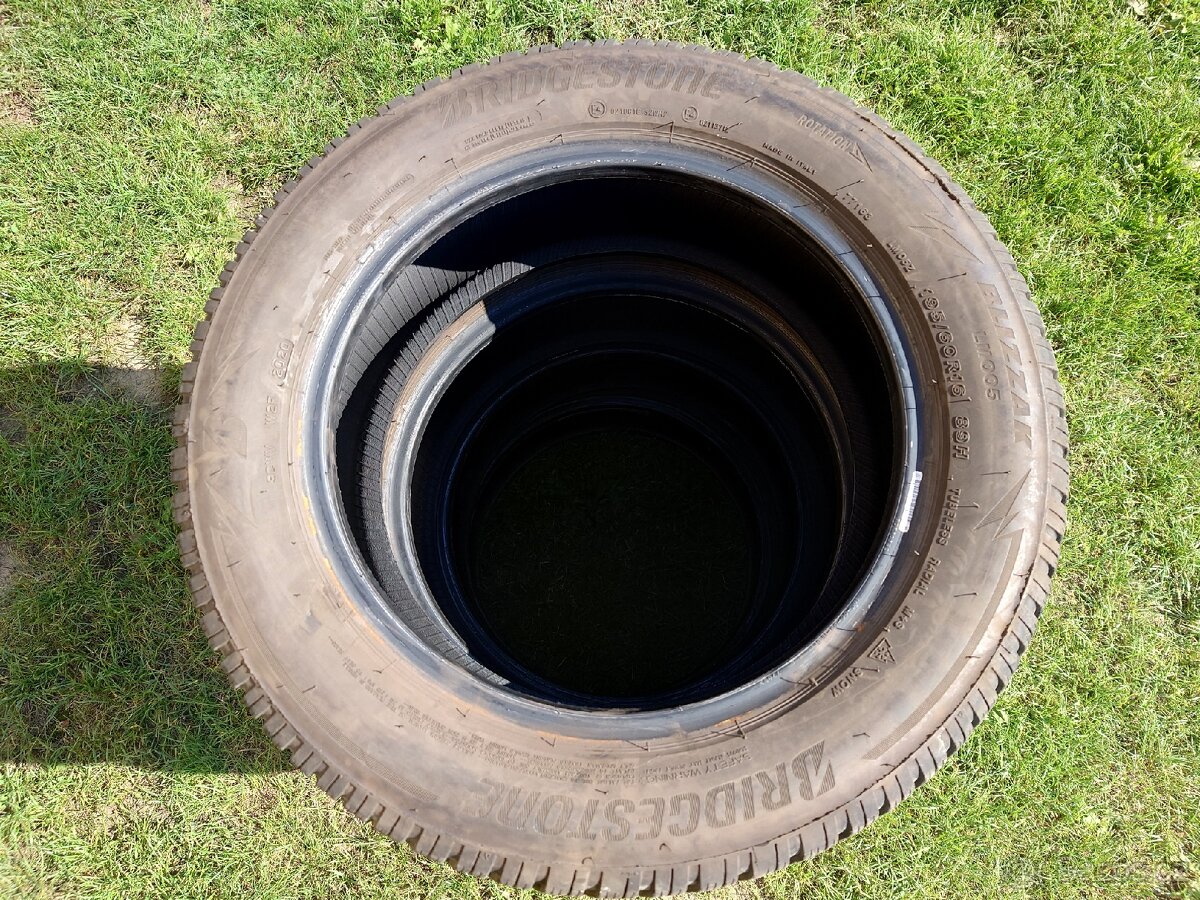 Prodám zimní pneu 195/60 R16 BRIDGESTONE - 2
