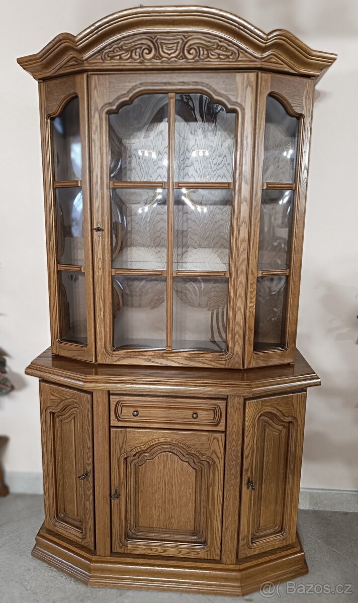 Dubová, rustikální souprava komody a vitríny. TOP - 2
