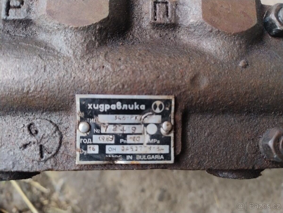 Hydraulický rozvaděč 4 sekce - 2