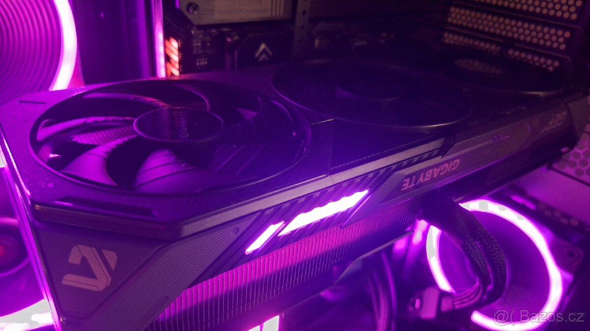 GIGABYTE GeForce RTX 5070 GAMING OC 12GB - 2