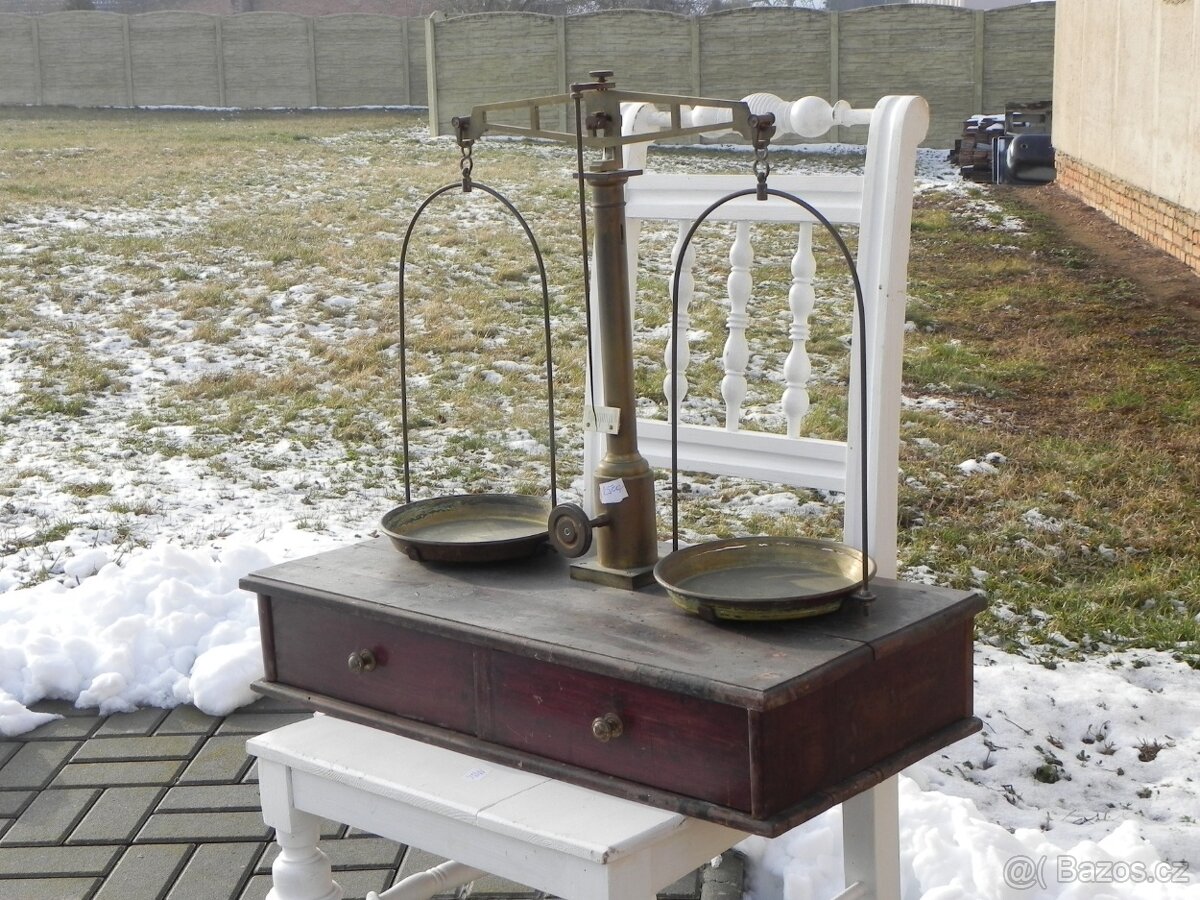 Staré lékařské váhy - 2