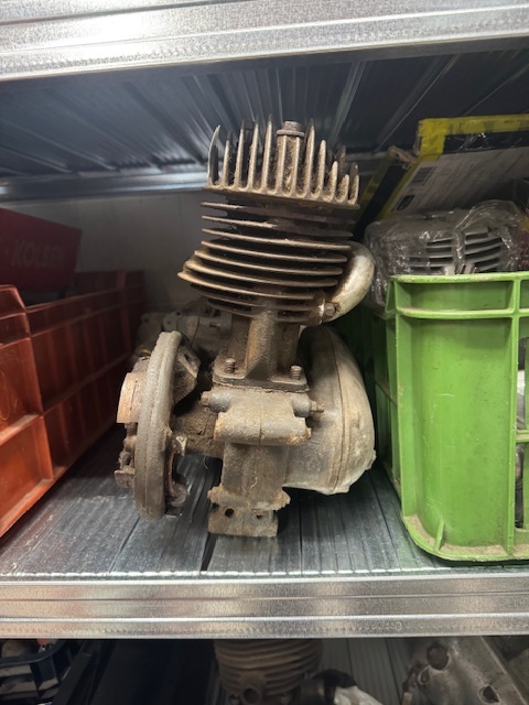 JAWA - ROBOT - motor před repasem - 2