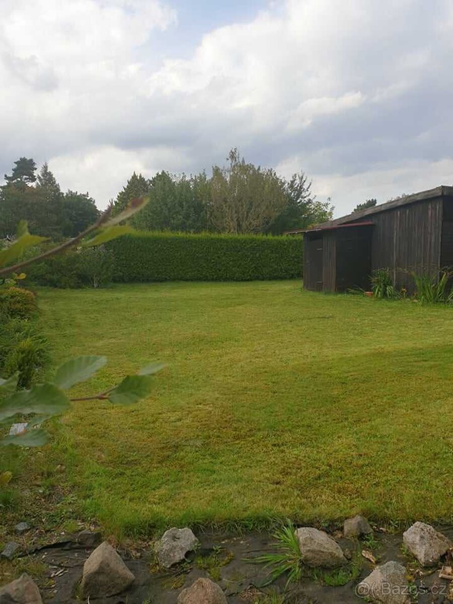Zahrada s chatkou - 2