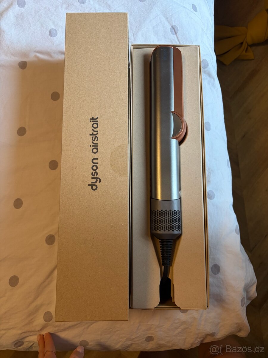 Dyson airstrait - 2
