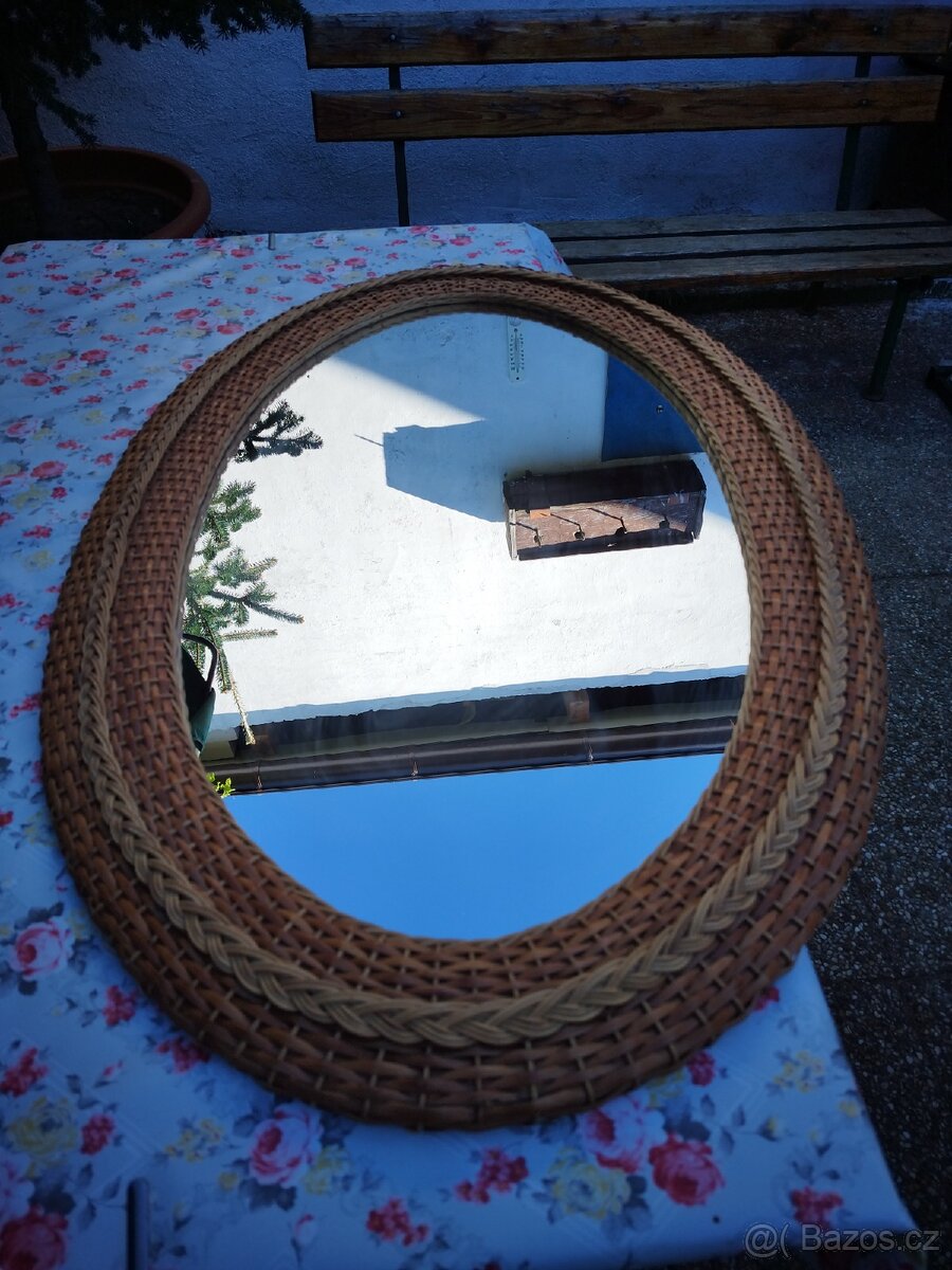 Nástěnné zrcadlo - 2