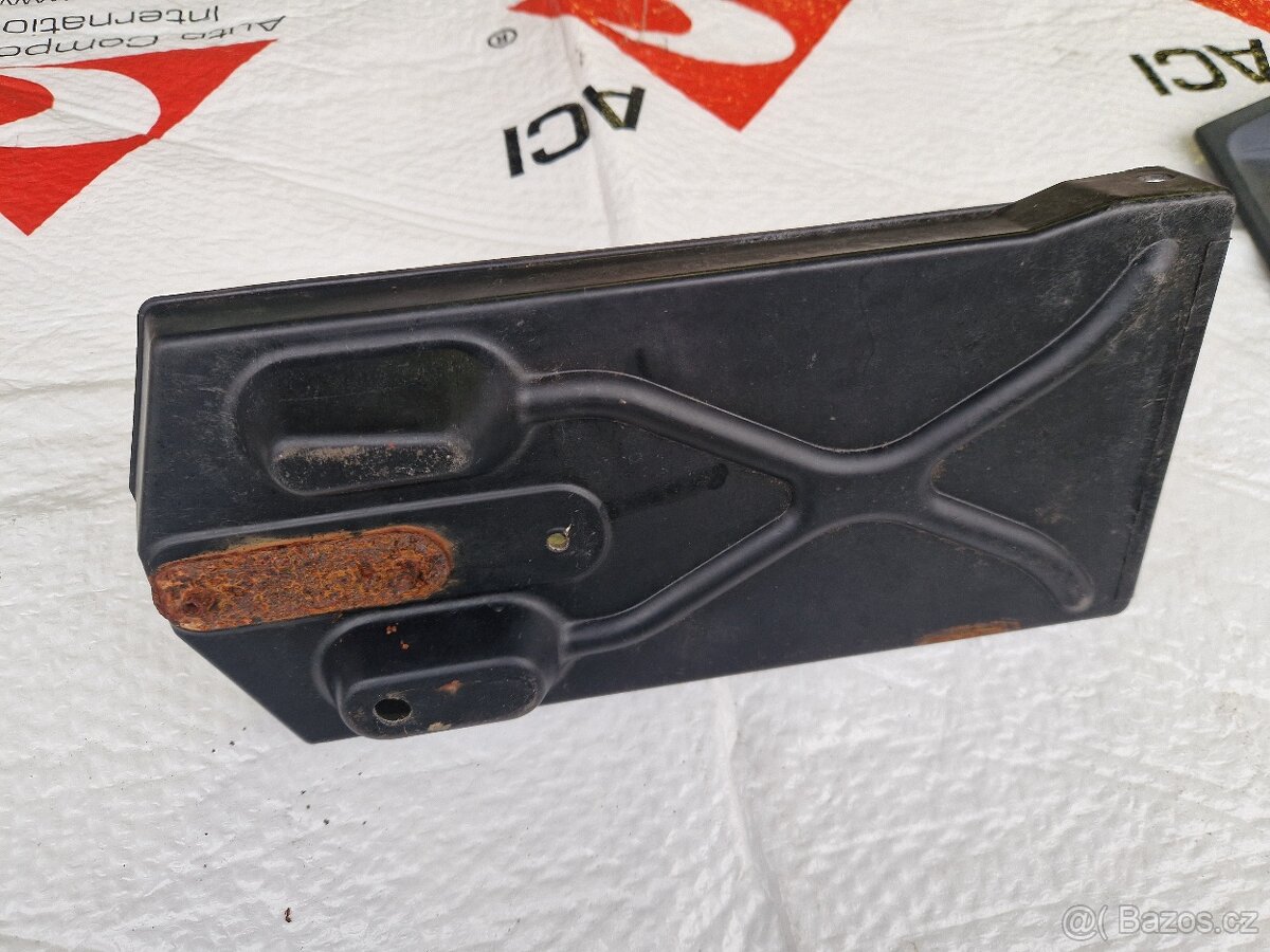 BMW e30 držák baterky do kufru - 2