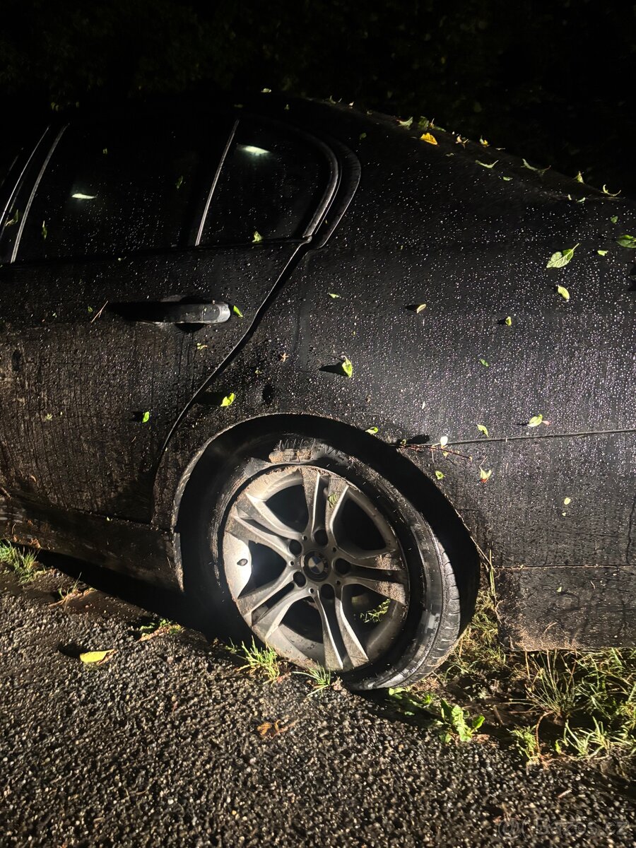 bmw e90 320d na díly - 2