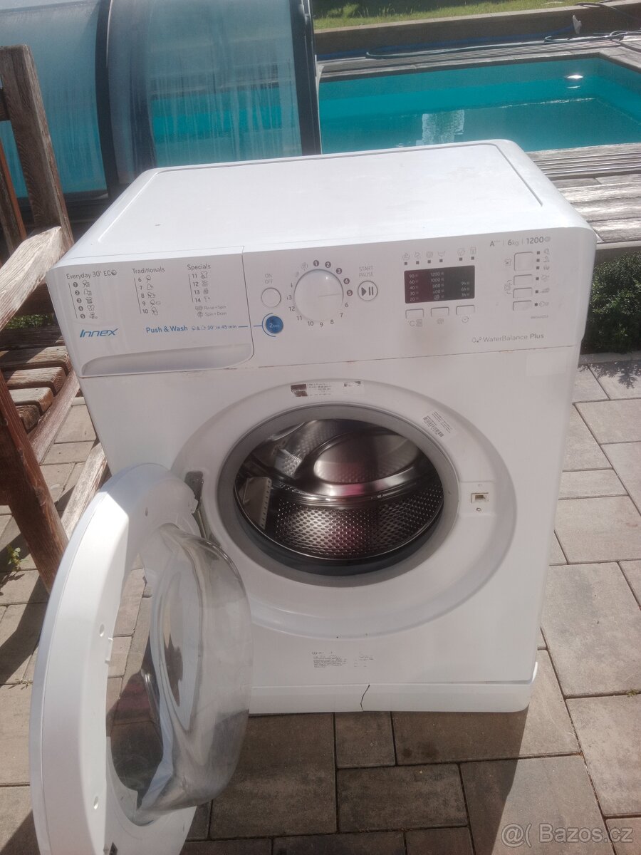 Automaticka pracka Indesit - 2
