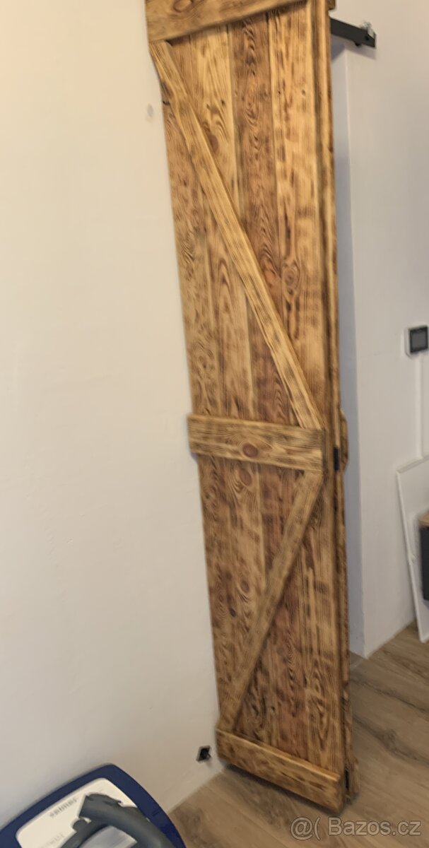 Domácí výroba rustikálních posuvných otevíracích dveří - 2