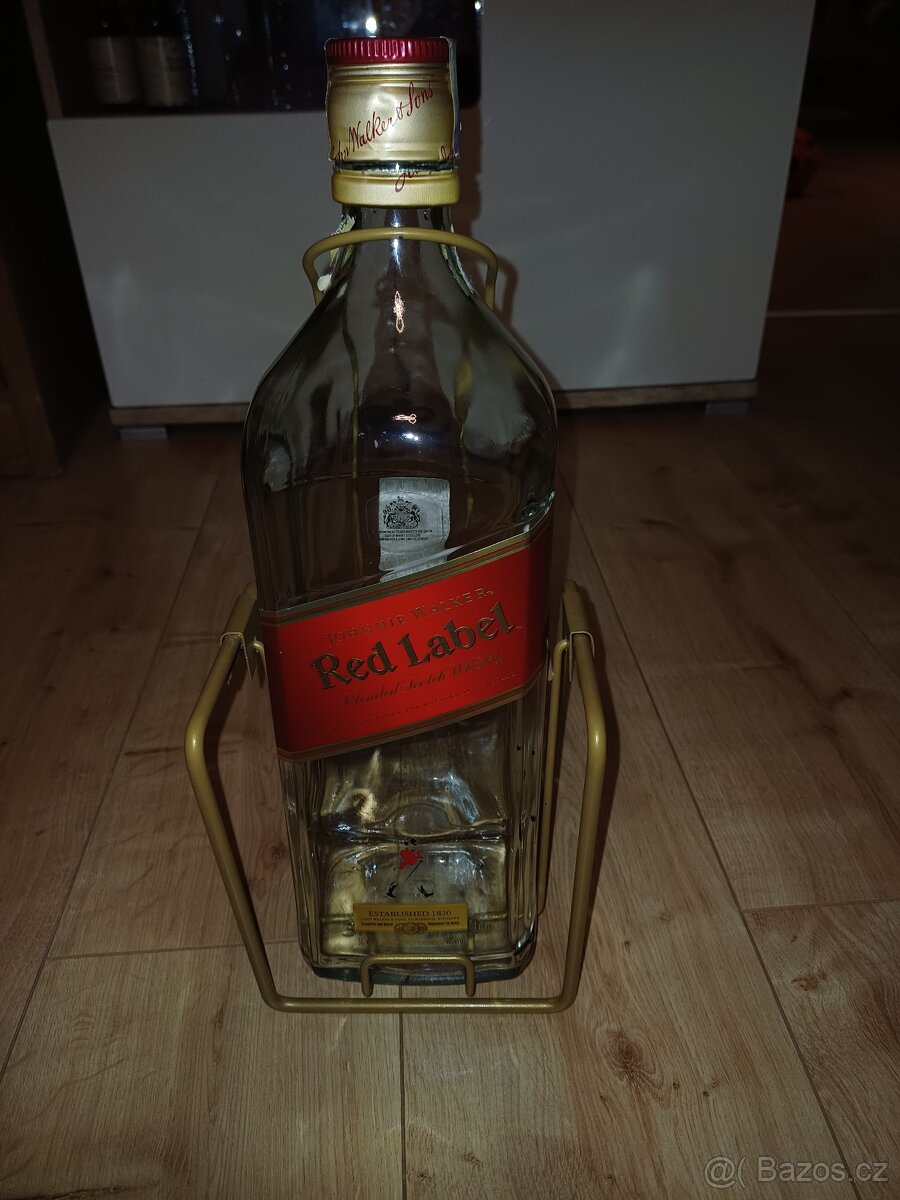 Prázdná láhev Red Label. - 2