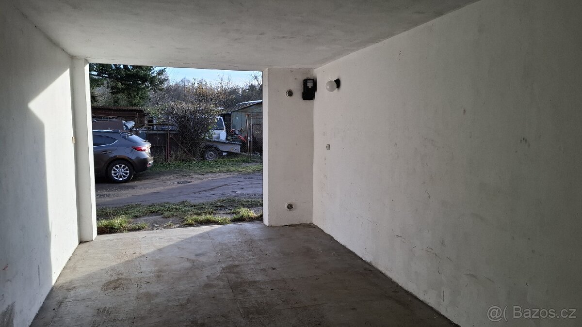 Pronájem větší garáže 27m2, ulice 9.května - 2