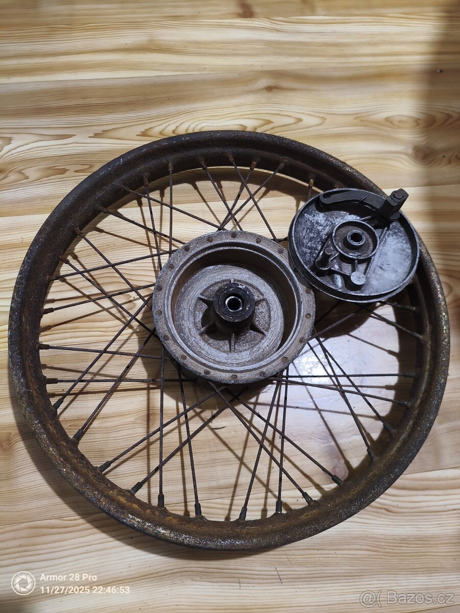 Jawa 555 a 05 kolo včetně štítu - 2