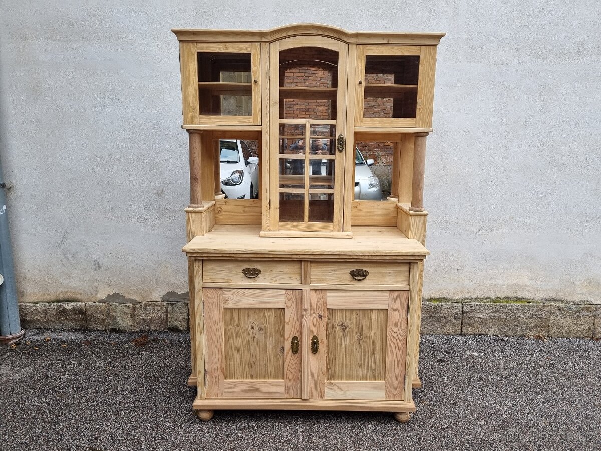 KRÁSNÁ KREDENC PO RENOVACI - 2