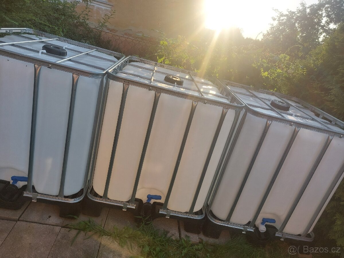 IBC kontejner na pitnou vodu o objemu 1000 litrů - 2